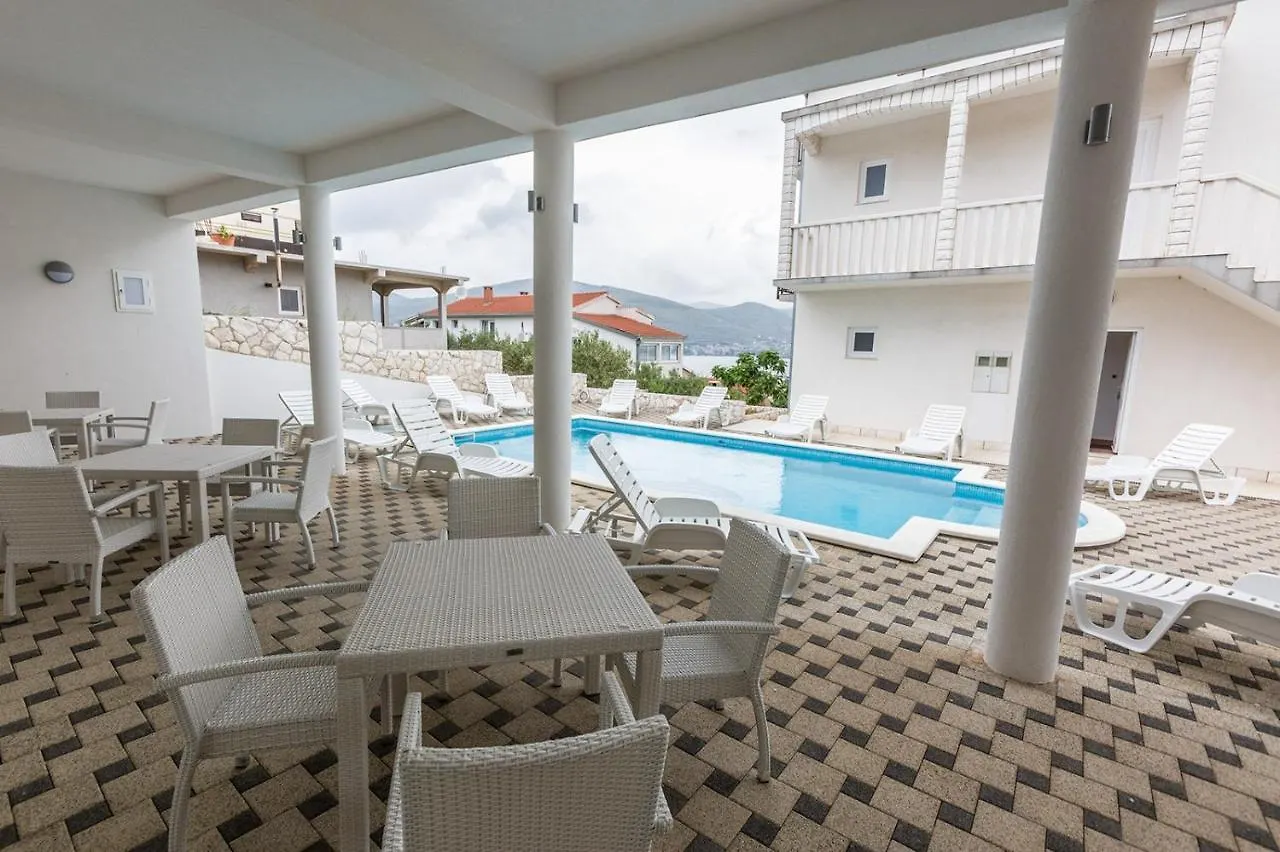 Apartment In Okrug Donji With Sea View, Balcony, Air Conditioning, Wifi 5166-6 Donji Okrug  0*, Donji Okrug (Ciovo)